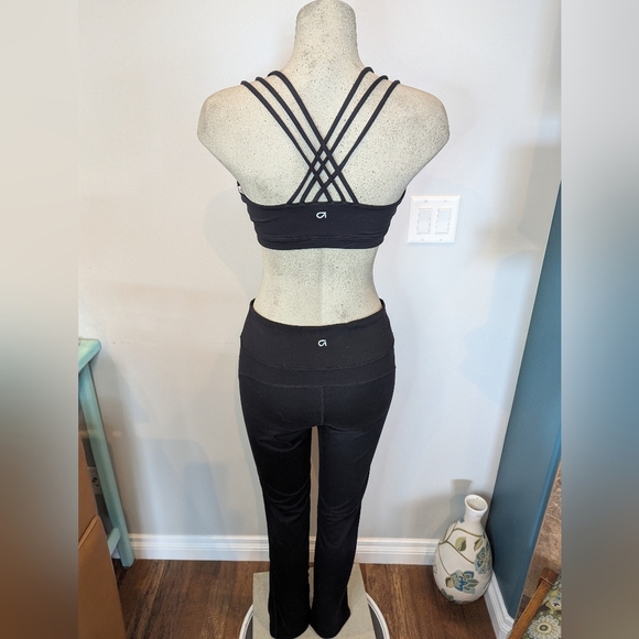 Black Women's Gapfit Yoga Set Pants Medium & Strappy Sports Bra Women's Med - Picture 1 of 17